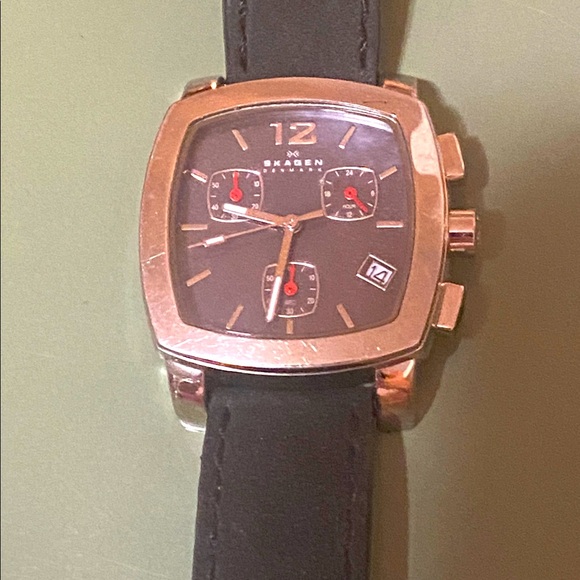 Skagen Jewelry - EUC Skagen Square Silver Watch BLACK iridescent Face and Black band needs batt